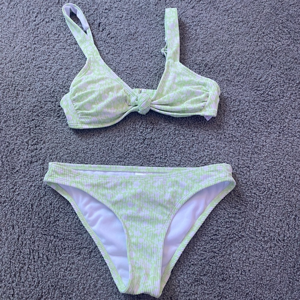 Light Green flower print two piece bathing suit set!!